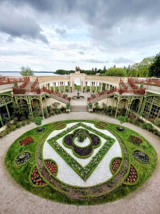 Zentrale - Direkt Am Und Schloss * Schwerin (Mecklenburg-Vorpommern)